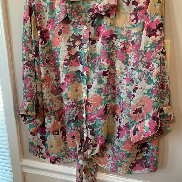 Jamie Nicole Collection 3X Floral Tie Front Tab Sleeve Button Up Shear Blouse - Picture 7 of 13